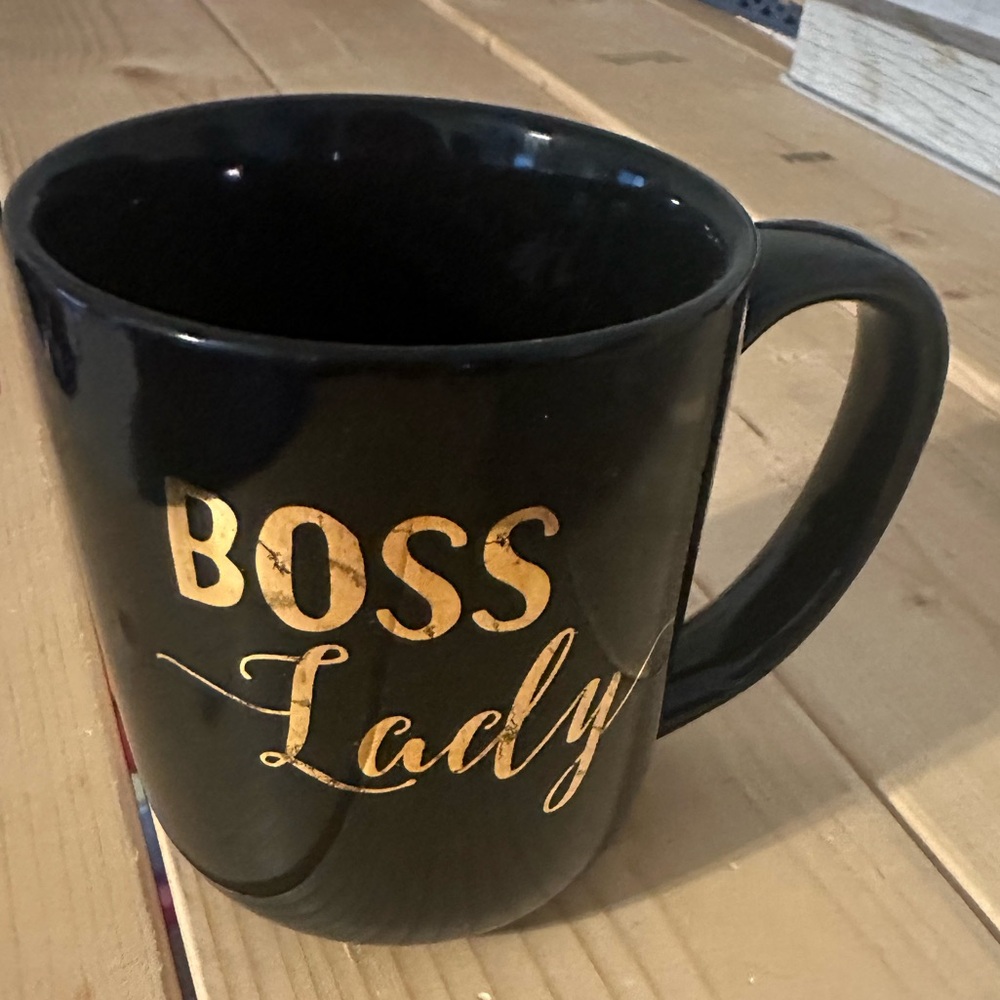 Boss Black Cup with Gold Inscription - Picture 4 of 4